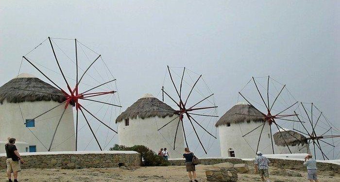 48 hours in Mykonos: Things to Do & See! Travel to this popular Greek Isle to eat delicious Greek food, shop, party and take in amazing white architecture! You will not regret visiting Mykonos in Greece!