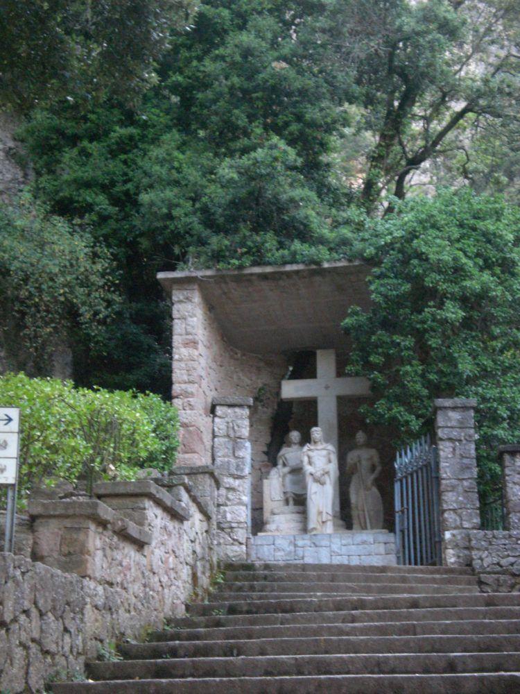 oltár a Montserrat kolostor területén