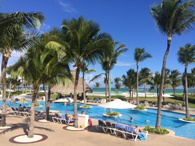 The Pros and Cons of All-Inclusive Resorts! Are you considering traveling to an all-inclusive resort for your next vacation? If so read what a travel blogger has to say about the pros and cons of staying at all-inclusive resorts in the Caribbean!