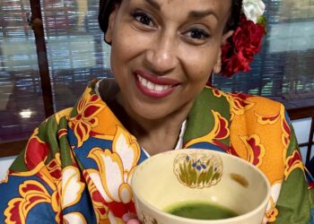 Nadeen White in Japan at a Japanese tea ceremony in Kyoto